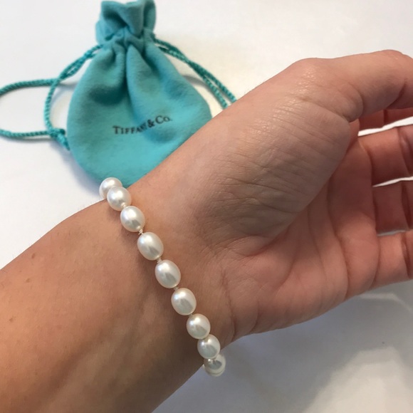 Tiffany & Co. Pearl and 925 SS Infinity Bracelet. - Picture 7 of 7